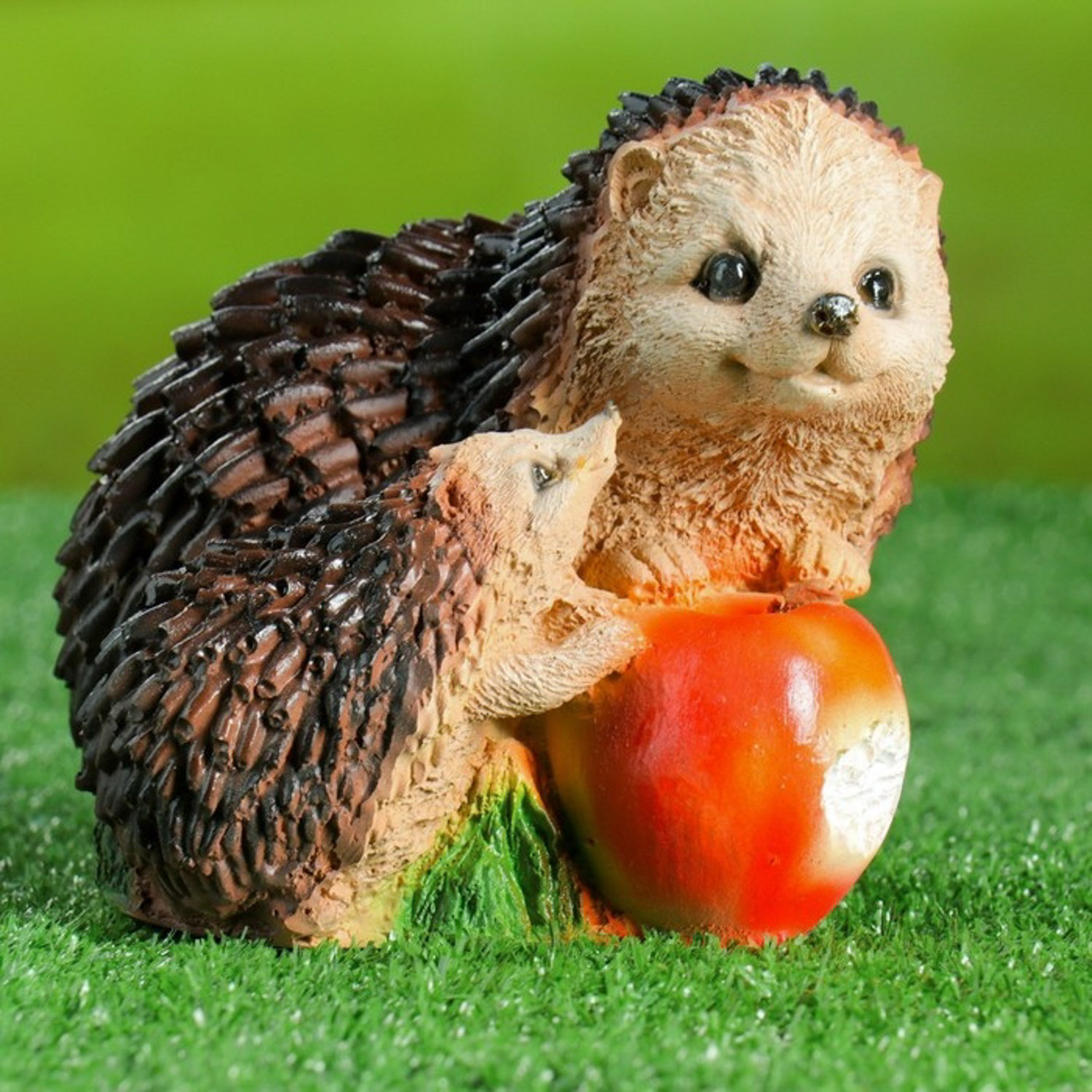 Садовая фигура "Ёжики с яблоком" 12*15*14 см 1090093