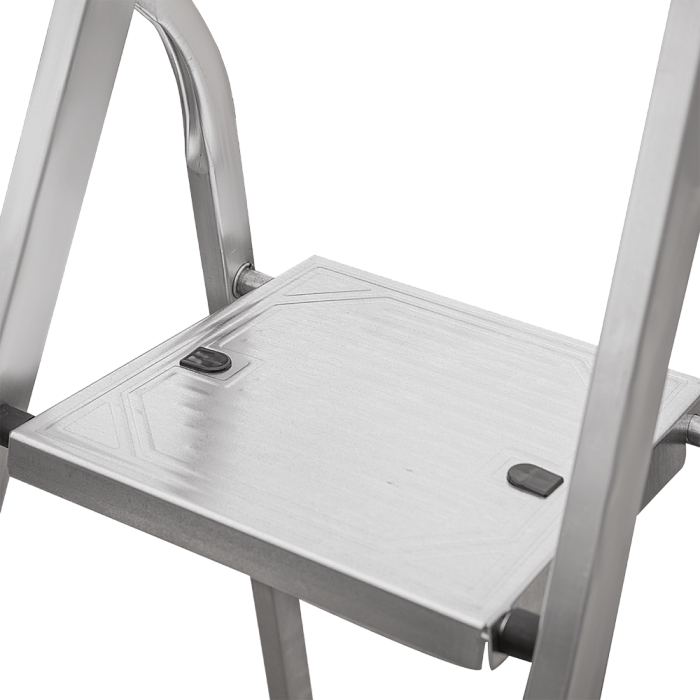 Стремянка алюминиевая 4 ступени, выс.верхн. площ.0,81м NV1110 арт.1110104 "Новая высота" *1