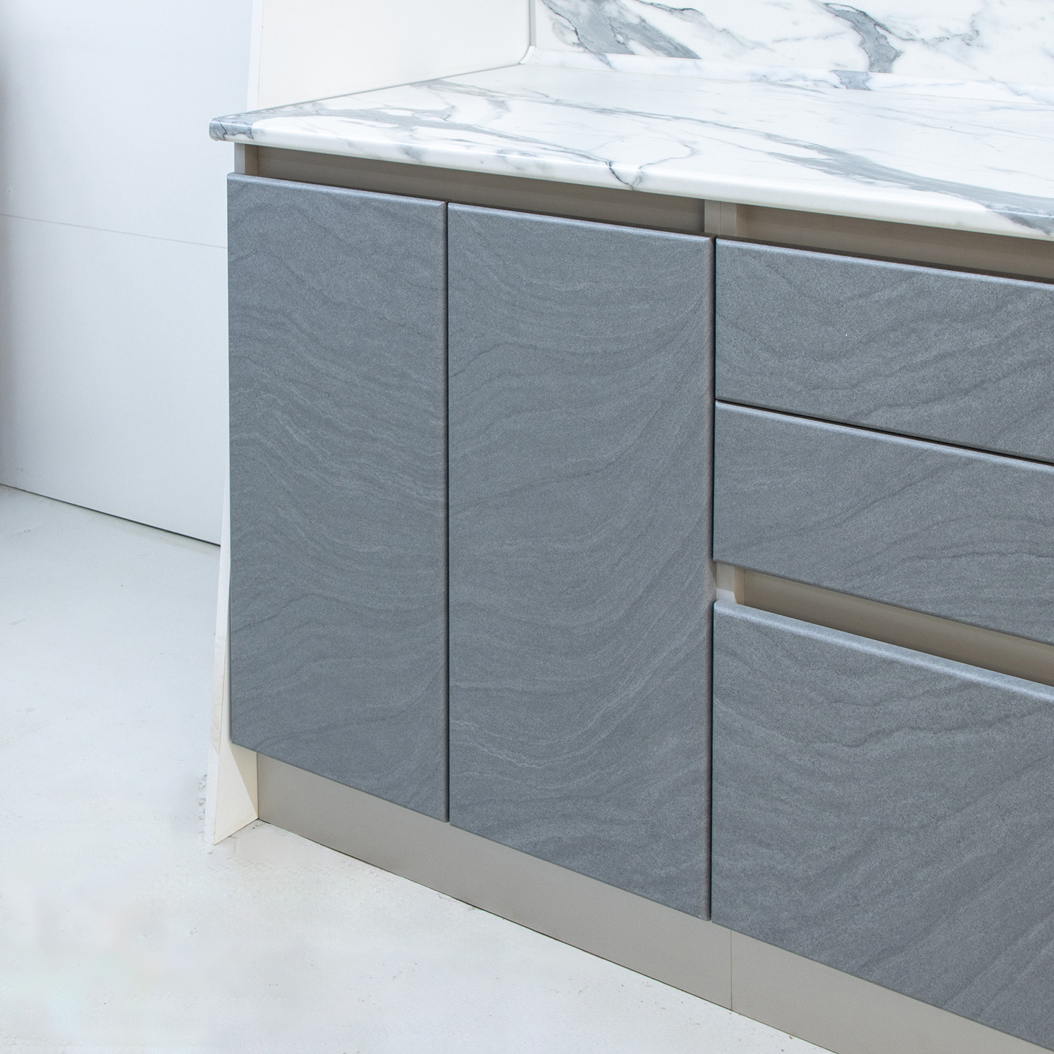 Шкаф напольный 600х850х600 мм BROZEX-WOOD GreyWind, с двумя дверцами