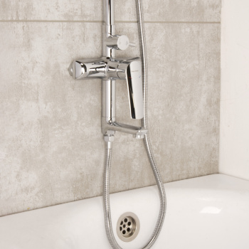 Смеситель для ванны Hans Fetter HF9805, короткий излив, однорычажный, со стойкой для душа, с лейкой